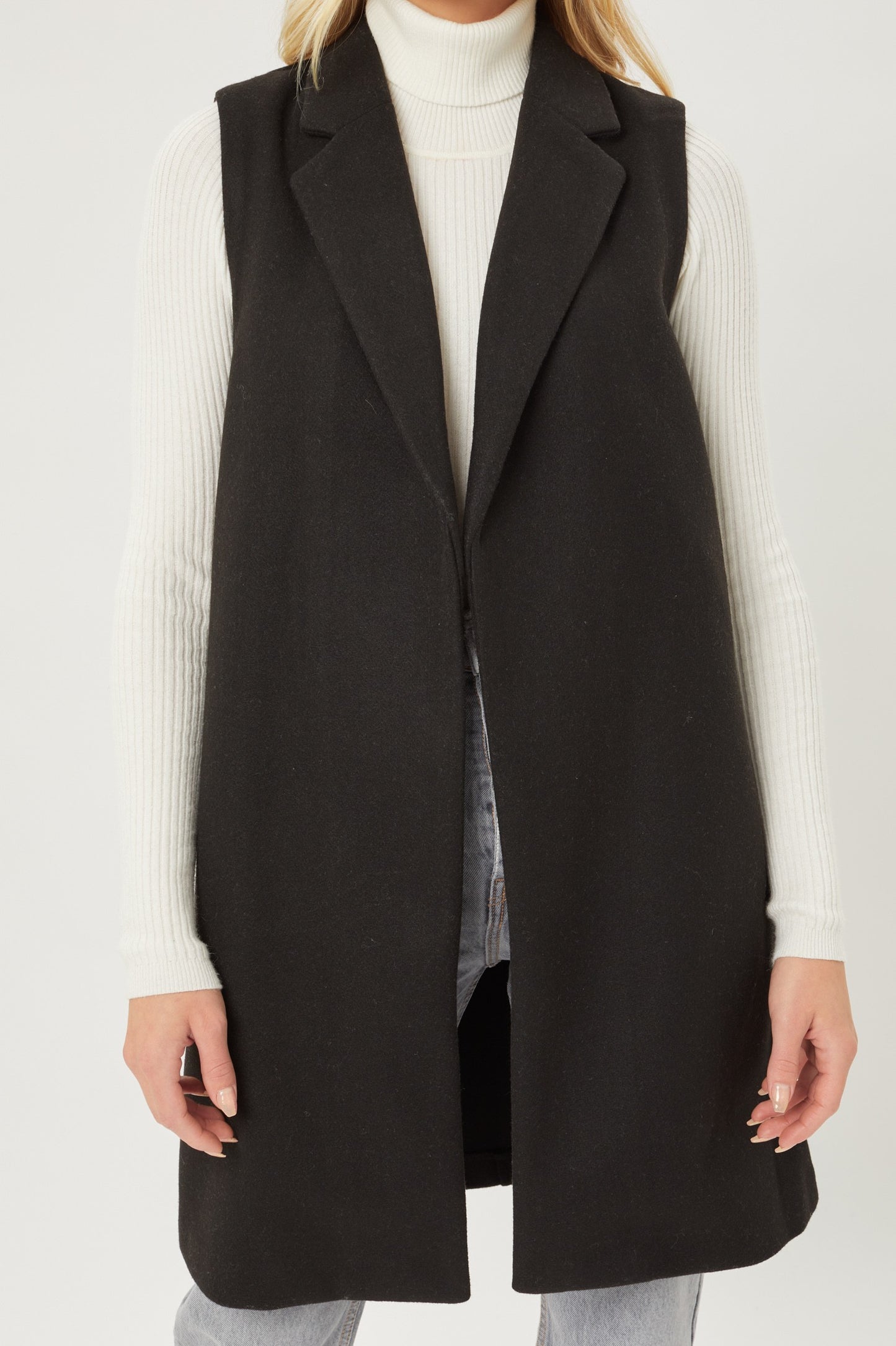 Sleeveless linevest